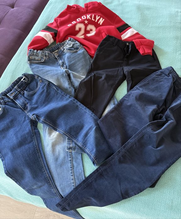Vand 4 perechi de blugi plus hoodie