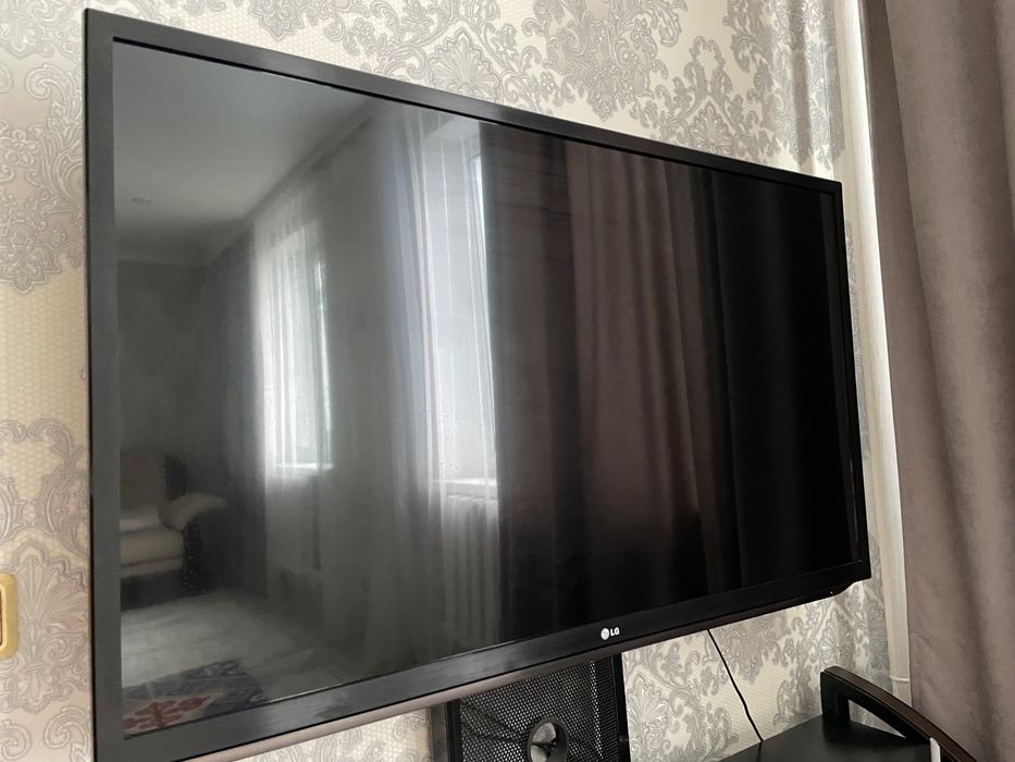 Продам телевизор с тумбой