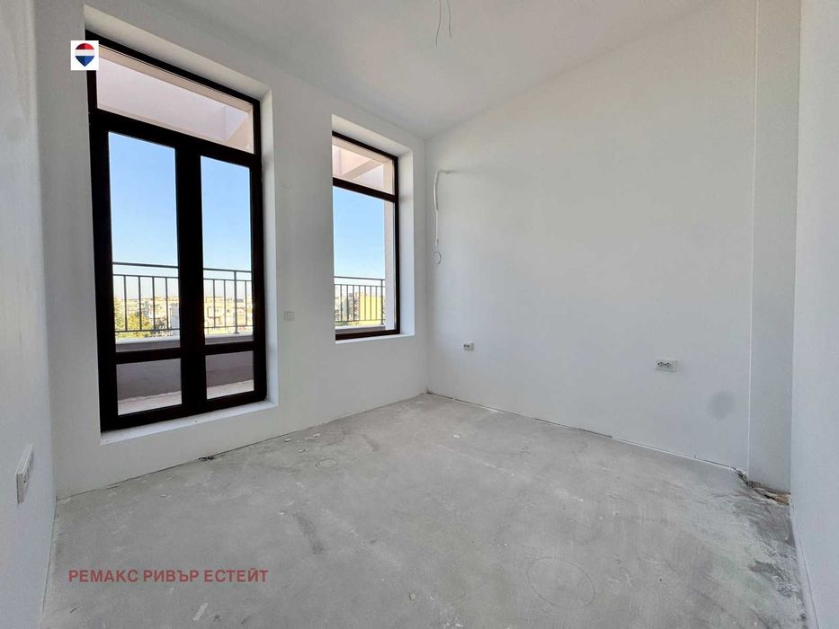 Продава се Тристаен апартамент в Русе, Здравец Изток - 146 кв.м за 959 €/кв.м - Снимка #8