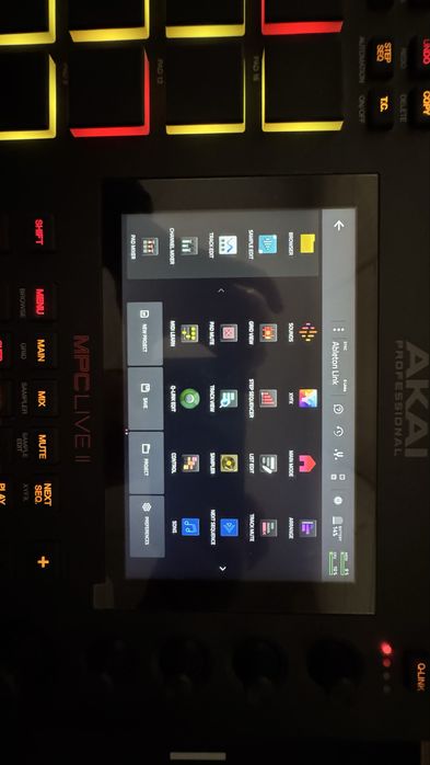 Семплер Akai mpc live 2