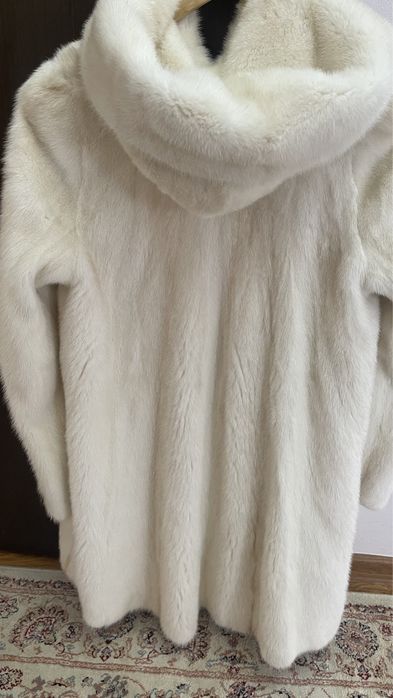Белая норковая шуба