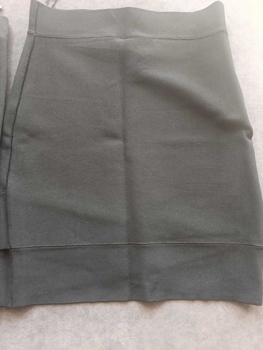 Бели ризи и черни поли, лот от дънки и дънкови поли за 10 г.