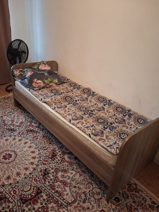Кровать с матрасом