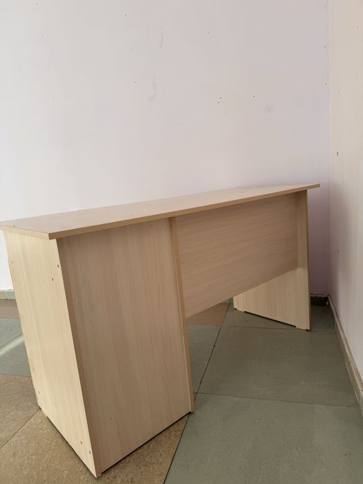 Стол письменный в хорошем состоянии