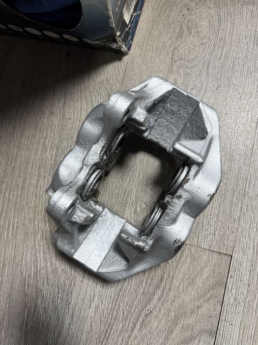 Etrier fata stinga si dreapta reconditionati complet mercedes w140