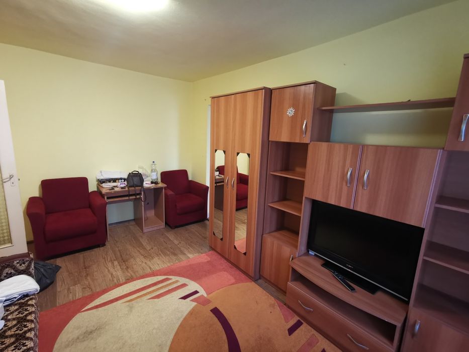 Închiriez apartament cu 2 camere doar pe termen lung