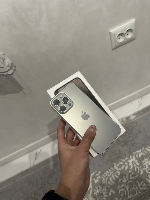 Продам Айфон 15 про мах