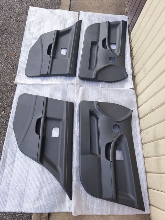 Обшивки дверей BMW E36 новые