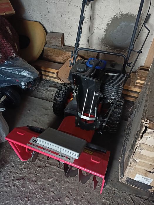 Продам снегоуборщик новый.