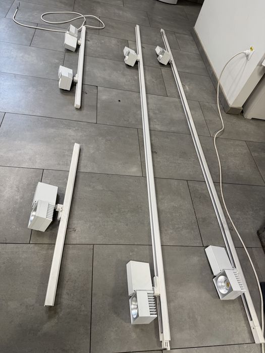 Plafoniera led pe sina