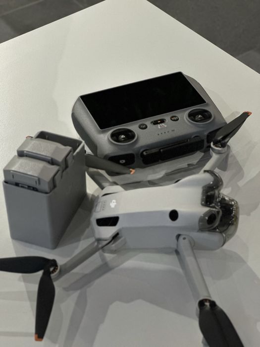 Дрон DJI Mini 4 Pro Fly More Combo Plus (DJI RC 2) белый