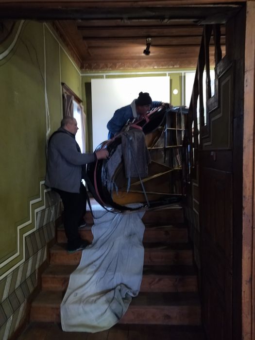 Професионален транспорт на пиана и рояли.