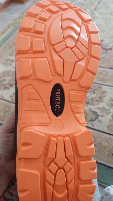 Спец ботинка  сатылады