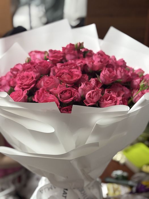 Свежий цветы кустовые розы