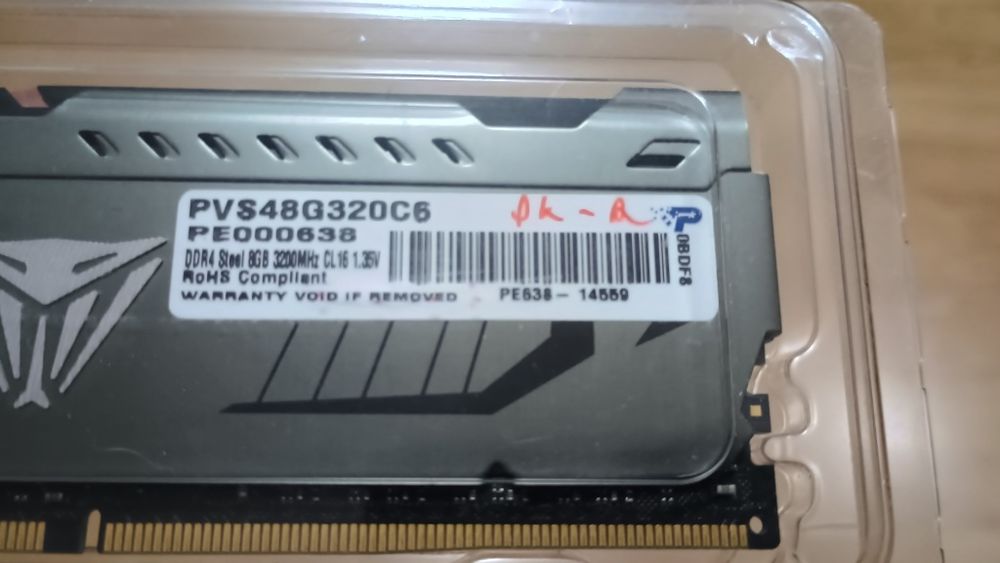 Memorie RAM desktop Viper 8 GB ddr4 3200 mhz radiator noua nefolosita