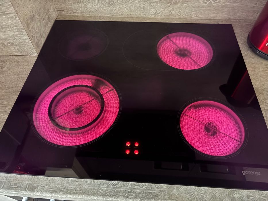 Фурна с плот за вграждане Gorenje