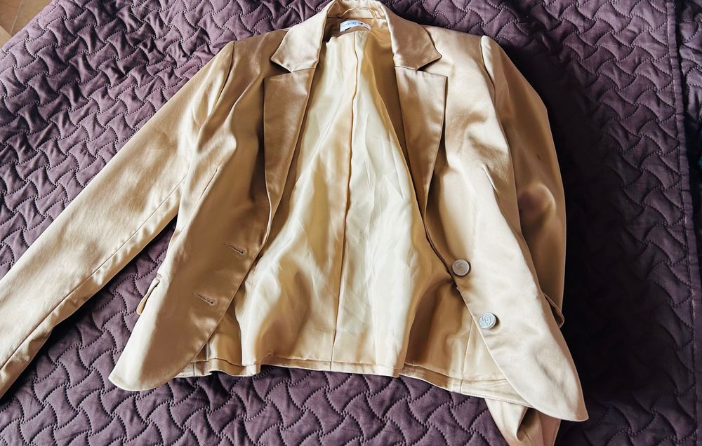 ВТАЛЕНО Сако/златист