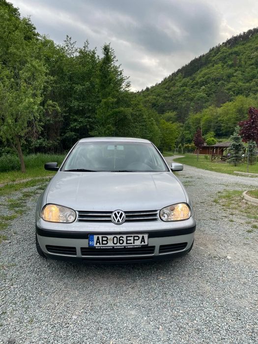 Vând Golf 4 1.4 benzina