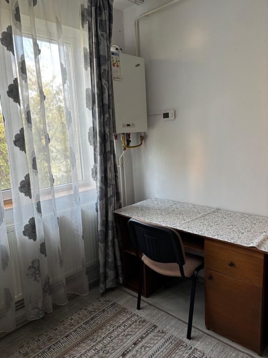 Cameră 220€ la Piața Nicolina, la strada, deasupra la Salon Venus, et3