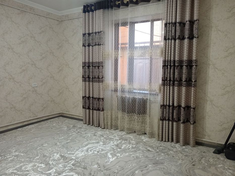 Farxod savxozda hovli sotiladi