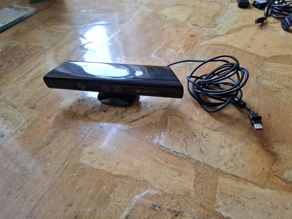 Xbox 360 + 2 Controllere + Kinect + Jocuri
