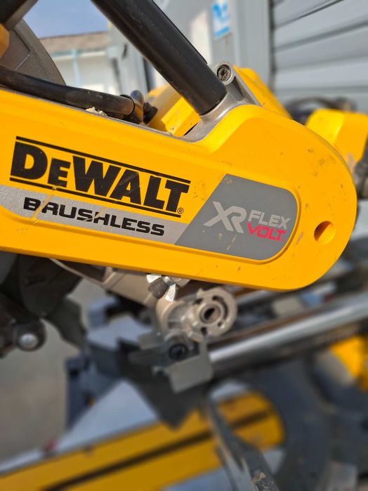 Потапящ циркуляр с герунг DeWALT DHS780
