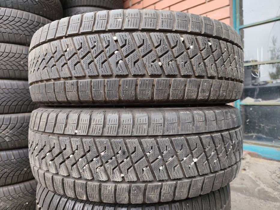 Продавам 2 зимни гуми 215/65/16 бус
