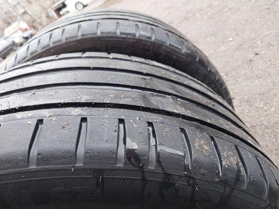 2 шины Nokian 235 45 R17.