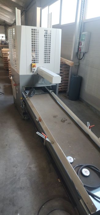 Cutii De Carton, Masina arata ca noua, 8 ore  de functionare