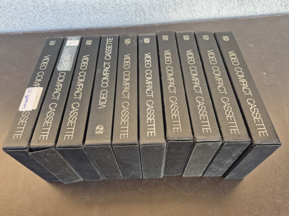Vând 10 casete video 2000 VCC originale Philips de 480 minute,2x4h, made in Germany, colectie de filme din anii 1970- 1990 cu filme diferite genuri.