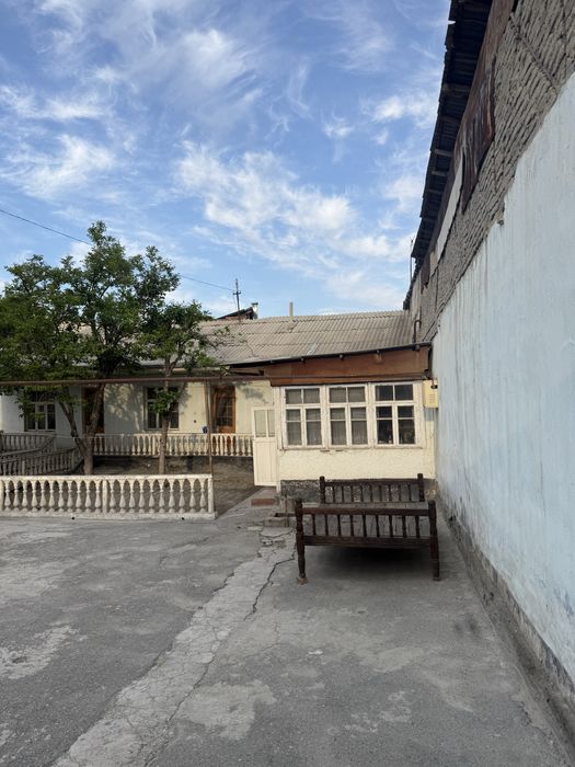 Фаргона шахрида ховли уй 5 ярим сотокли сотилади срочно! Продается дом