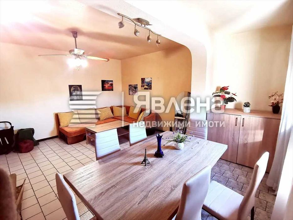 Тристаен апартамент