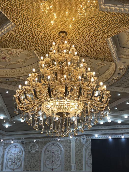 Продам люстру,плафоны для ресторана