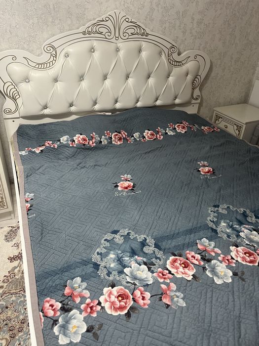 Продам спальный гарнитур с матрасом