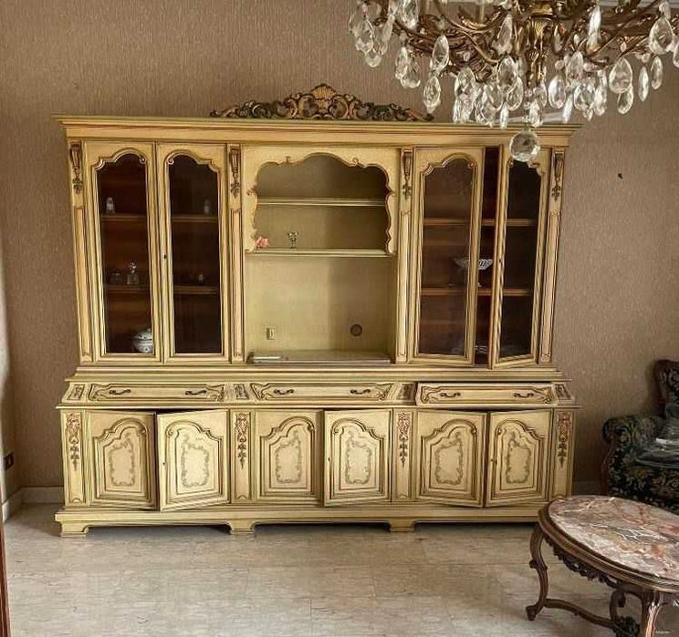 Mobilier de Excepție Stil Rococo/Baroc - Cristalieră Monumentală cu Auritură