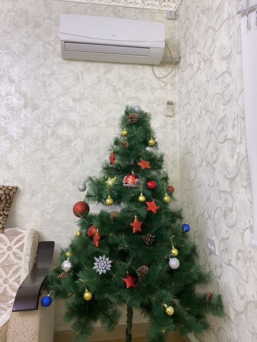 ёлка с игрушками