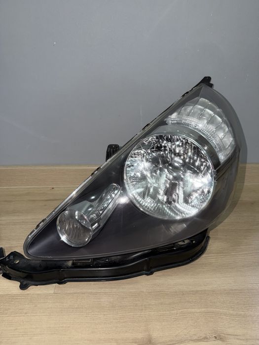 Фары на Honda Fit