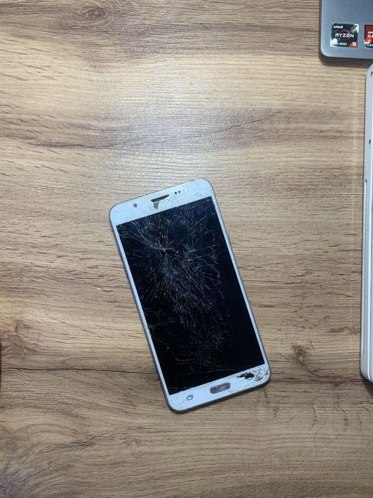 Продам samsung s5 , j7