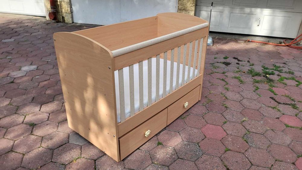 Бебешко легло и матрак в перфектно състояние