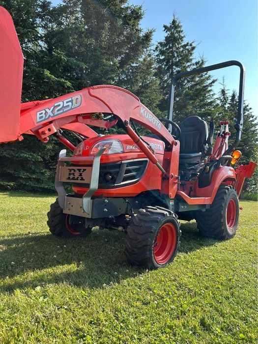 Кубота KUBOTA Трактор - Челен товарач / Багер