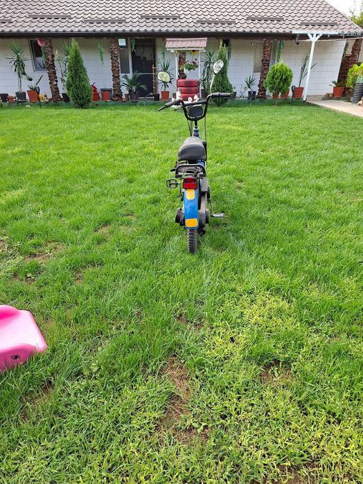 Moped pe benzina