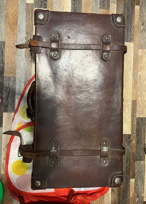 Винтажный чемодан.