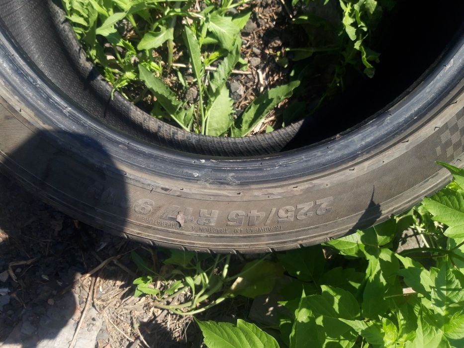 225-45 kumho r17
