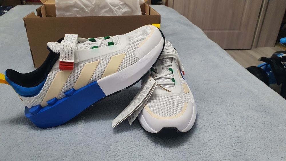 Adidas lego de vanzare
