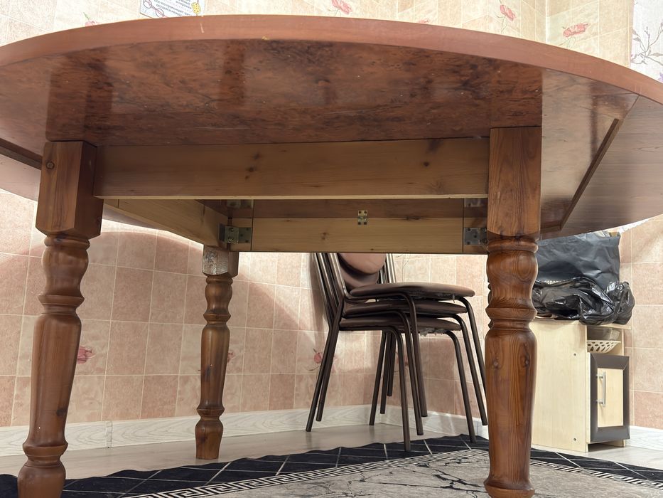 Продам круглый стол большой