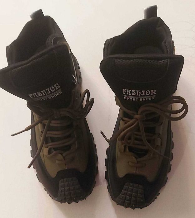 Стилни противоплъзгъщи обувки 44