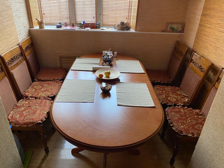 Стол (до 3 м.) и стулья (10 шт.) . Малайзия.