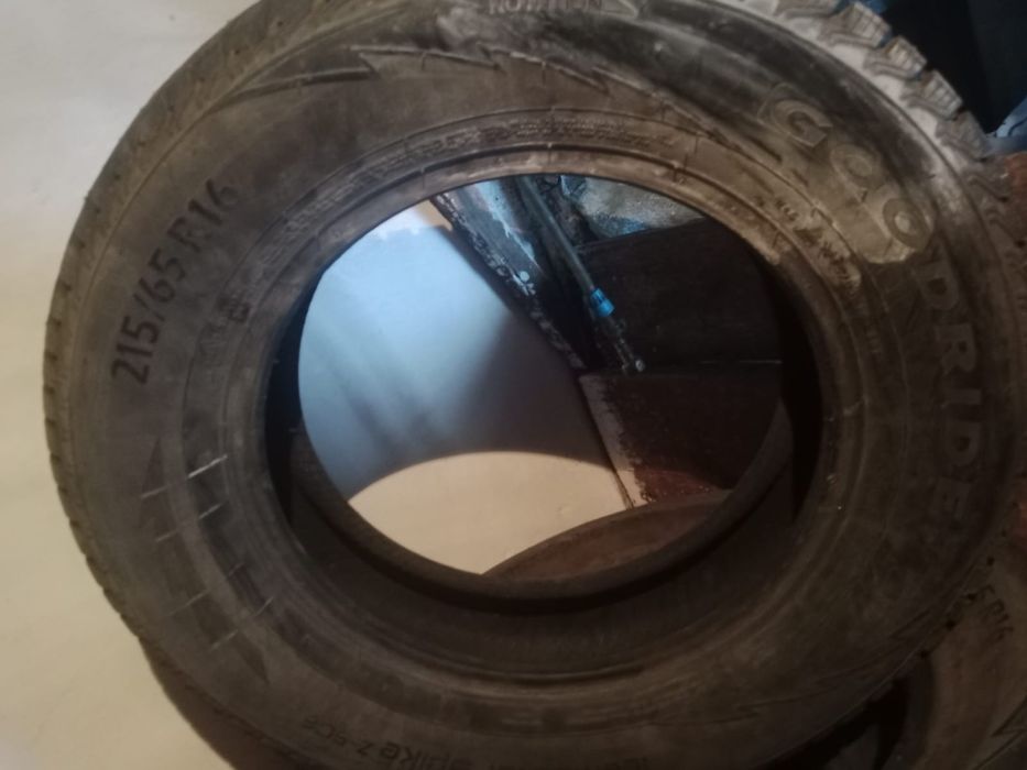 Продам зимние шины с шипами