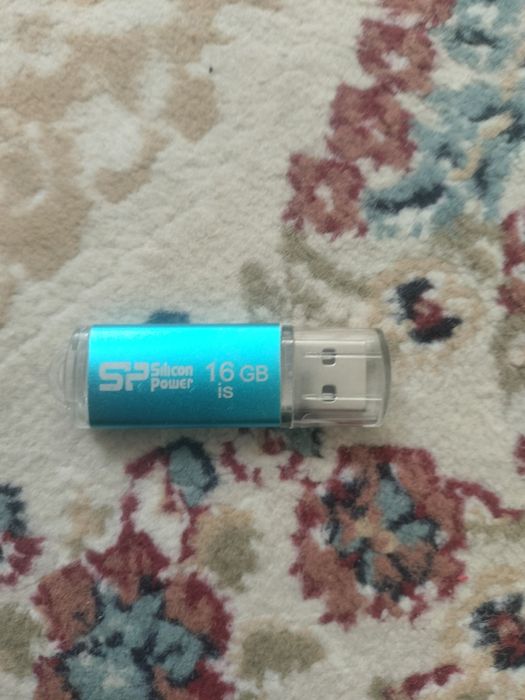 Продаю: флешку новый