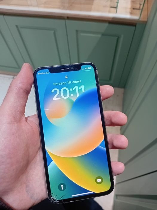 Продам iPhone X с зарядкой рабочий